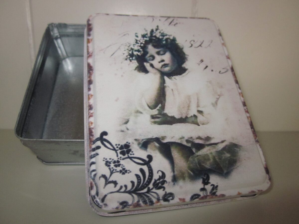 Schattig ijzeren doosje 10,7 x3,5 cm