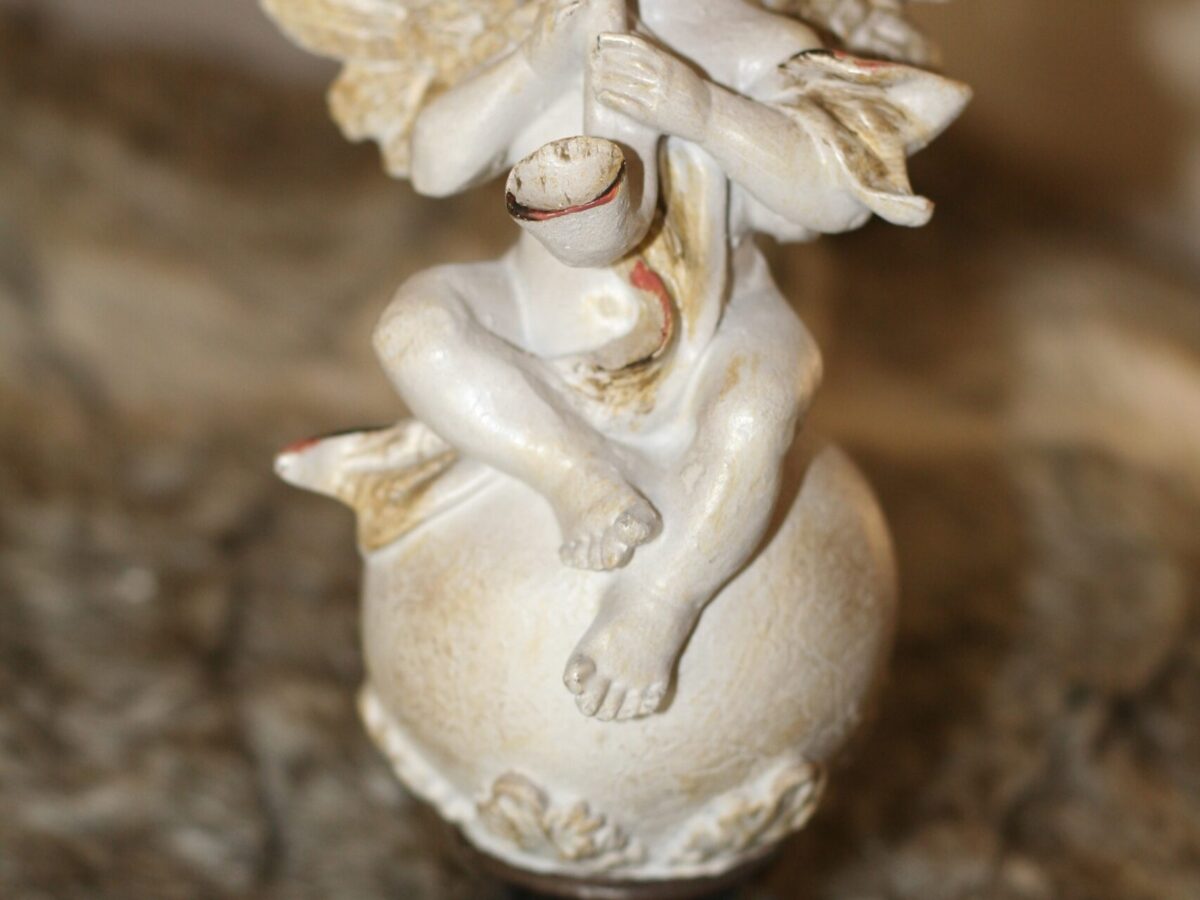 Engel met saxofoon 19 cm hoog (A)