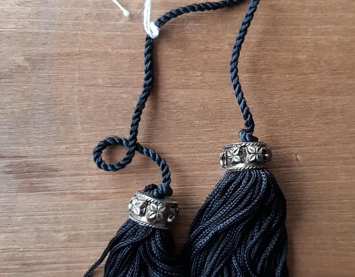 Tassel zwart dubbel  35 cm