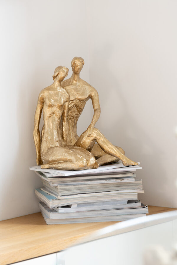 Decoratief Beeld van zittend Koppel - Goud
