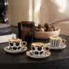 Cadeau doos met 4 kopjes en schotels van keramiek